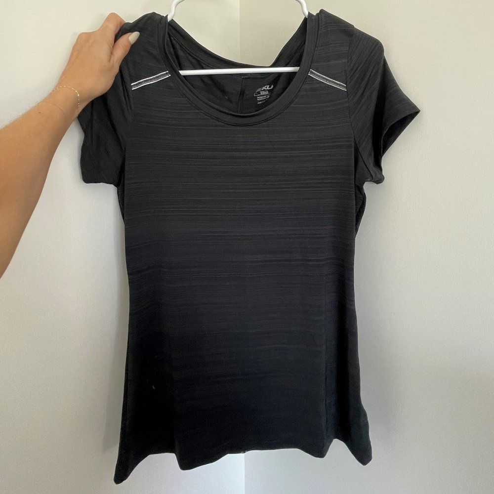 2XU - Size XS - Short Sleeve Tee - Running Training